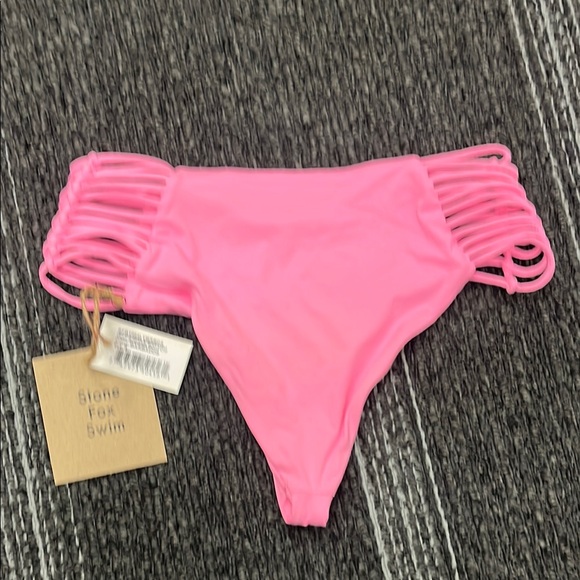 $95 NWT STONE FOX SWIM SIMONE BARBADOS Bottoms Barbie Pink. Small - Picture 3 of 3